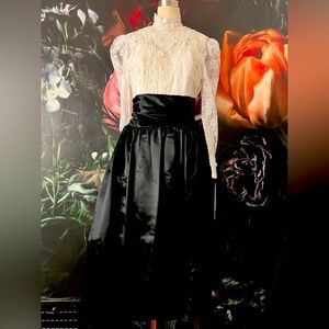 Jessica McClintock Vintage Deadstock Victorian lace and satin black white dress